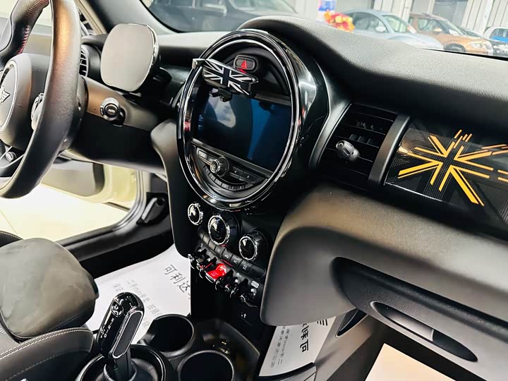 MINI Hatch — фото 18