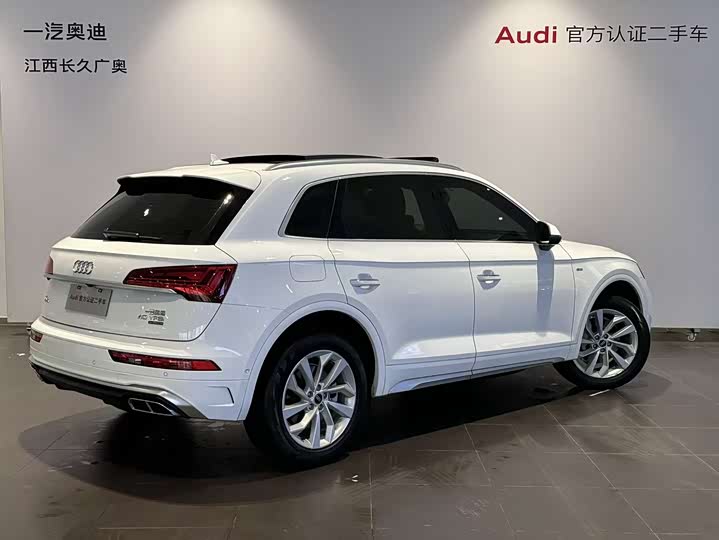 Audi Q5L 2022 40 T — фото 4