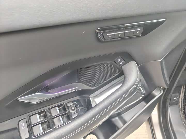 Jaguar E-PACE 2018 P 250 SE VI — фото 10
