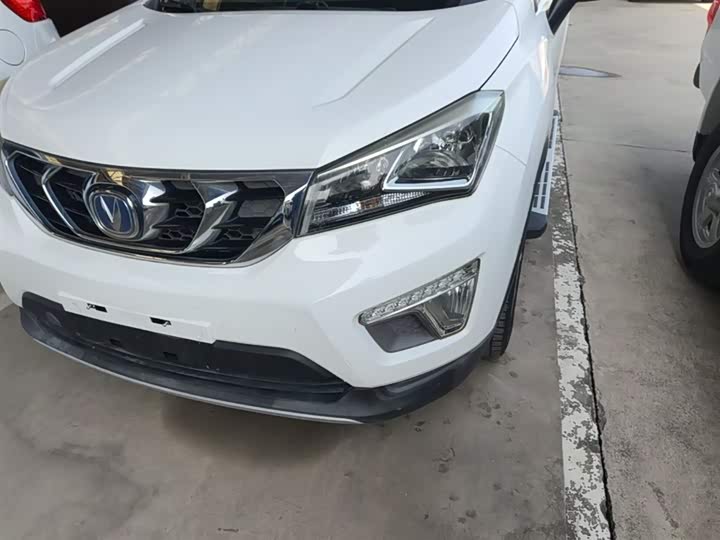 Changan CS15 2016 1.5 L MT — фото 24