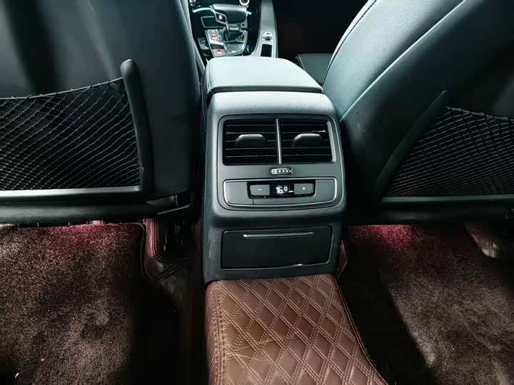Audi A4L 40 TFSI люкс-динамик — фото 6