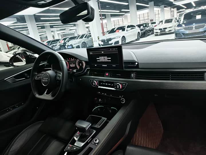 Audi A4L 40 TFSI люкс-динамик — фото 13