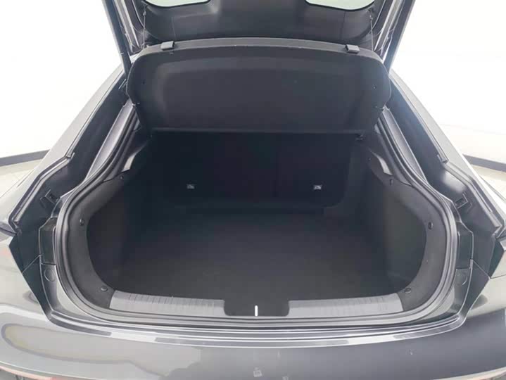 Changan UNI-V 2024 1.5 T — фото 4
