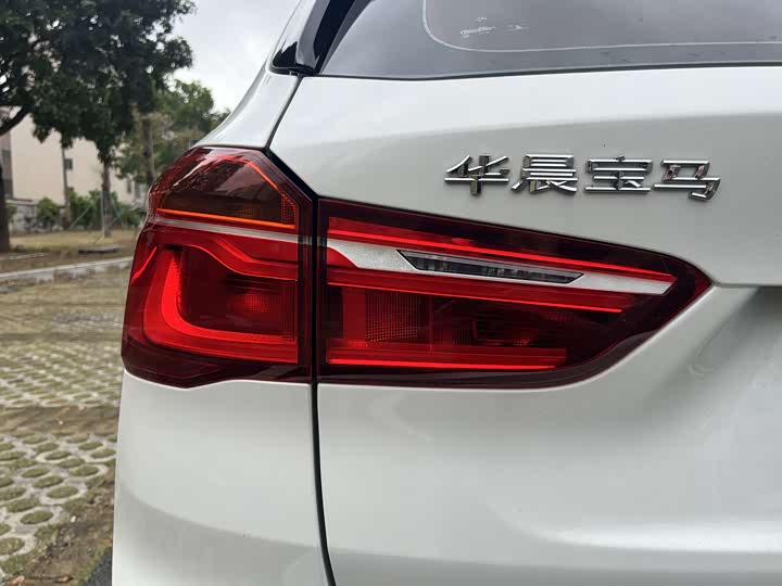 BMW X1 2018 s Drive 20 Li Leading — фото 9