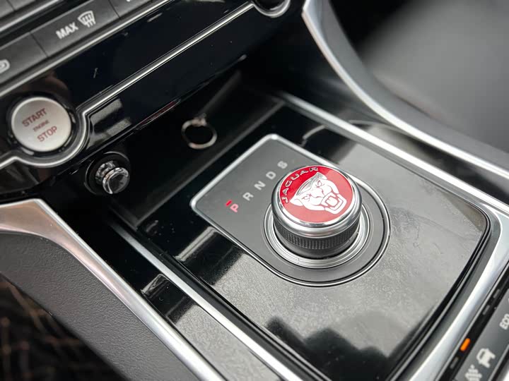 Jaguar XEL 2019 2.0 T 200 PS — фото 11