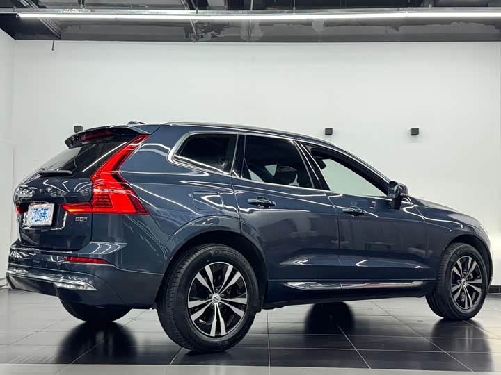 Volvo XC60 2023 B 5 4 WD — фото 4
