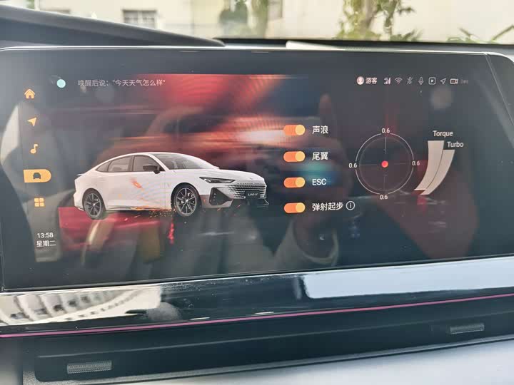 Changan UNI-V 2022 1.5 T Premium — фото 8