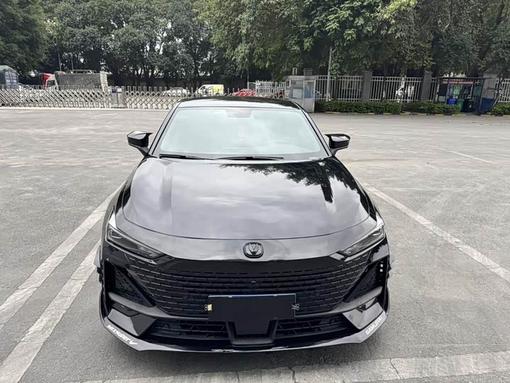 Changan UNI-V 2022 1.5 T — фото 39