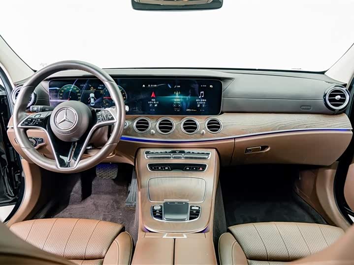 Mercedes-Benz E-Class 2022 E 350 e L — фото 12