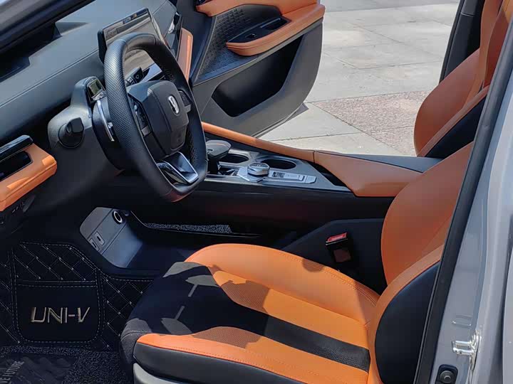 Changan UNI-V 2023 1.5 T — фото 8