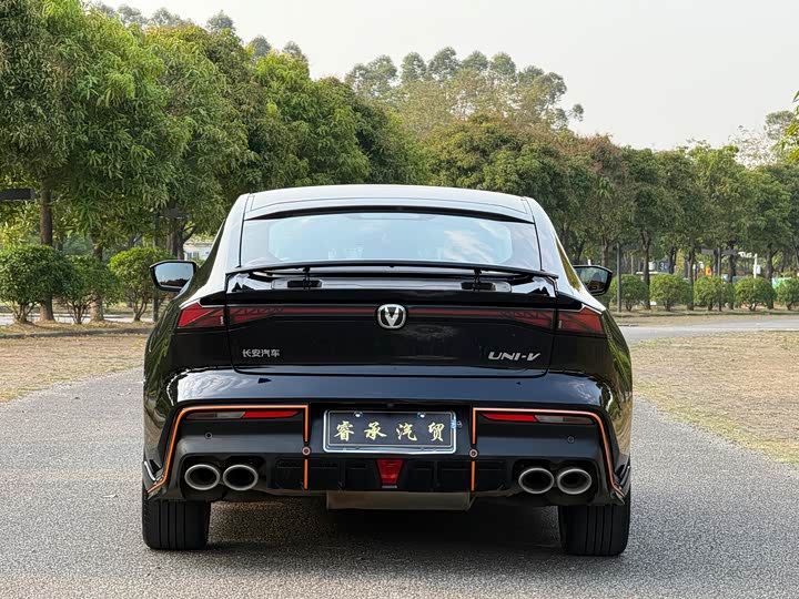 Changan UNI-V 2023 1.5 T — фото 4