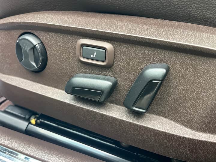 Volkswagen Phideon — фото 10