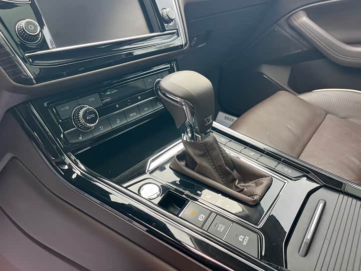 Volkswagen Phideon — фото 9