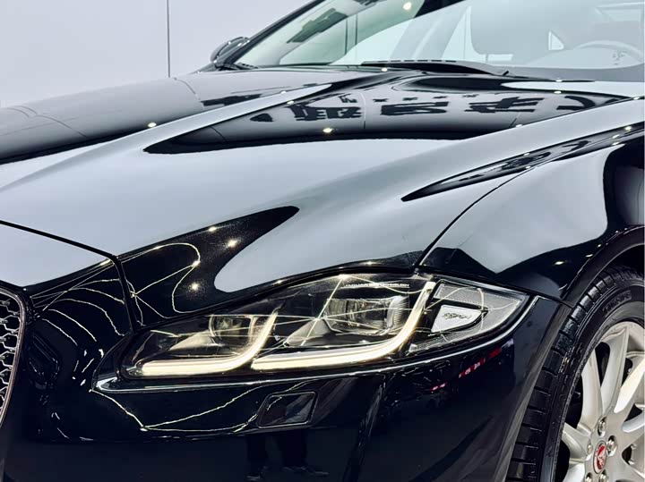 Jaguar XJ 2016 XJL 2.0 T 2 WD — фото 25