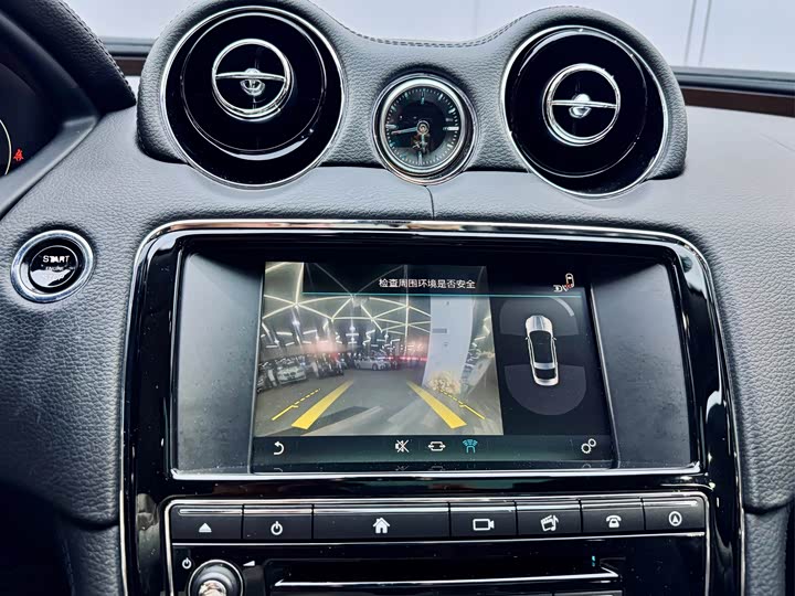 Jaguar XJ 2016 XJL 2.0 T 2 WD — фото 13