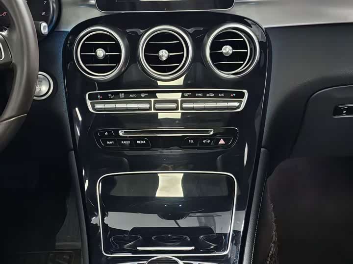Mercedes-Benz GLC 200 4MATIC — фото 14