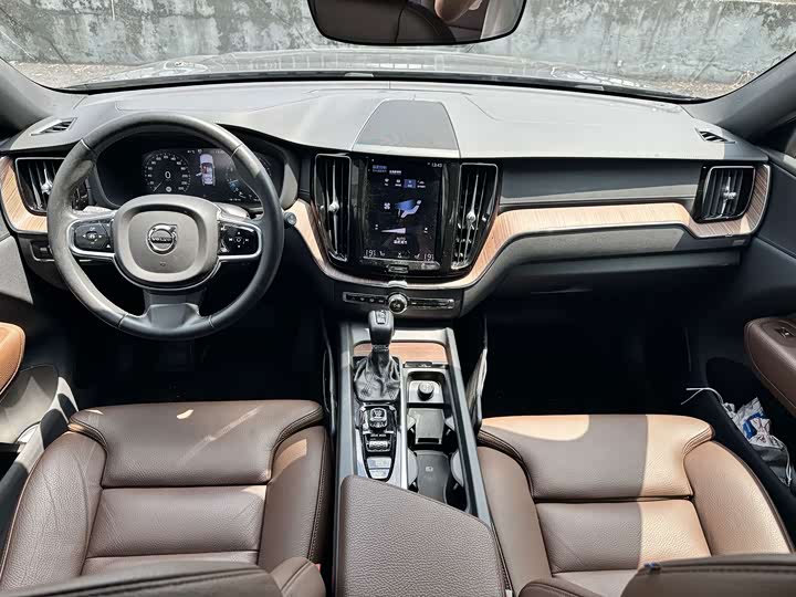 Volvo XC60 T5 полный привод люкс — фото 12