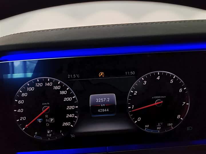 Mercedes-Benz E-Class 2019 E 300 L — фото 11