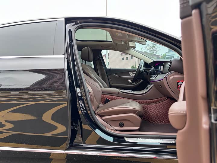Mercedes-Benz E-Class 2019 E 300 L Luxury — фото 12