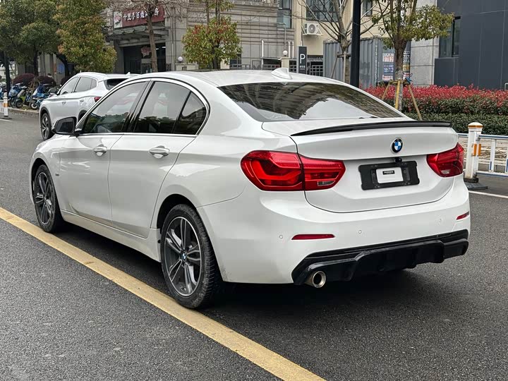 BMW 1-Series 2018 118i Sport — фото 7