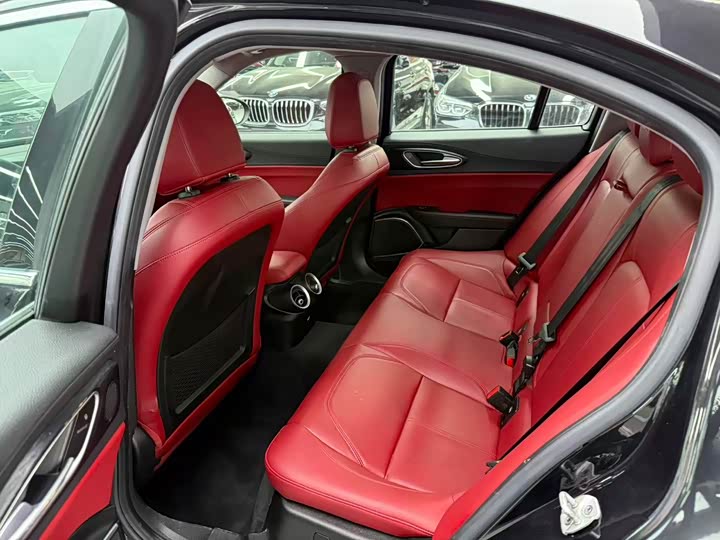 Alfa Romeo Giulia 2020 2.0 T 280 HP — фото 7