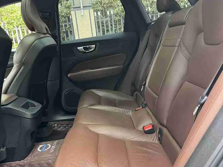 Volvo XC60 2021 T 5 4 WD — фото 10