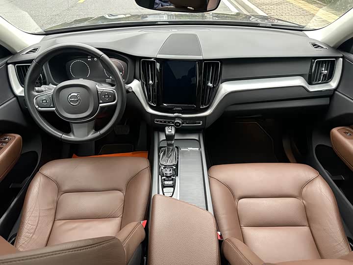 Volvo XC60 2019 T 5 4 WD VI — фото 8