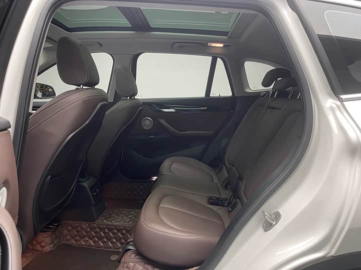 BMW X1 2021 s Drive 25 Li Leading — фото 12