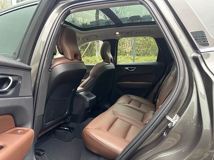 Volvo XC60 2019 T 5 4 WD VI — фото 7