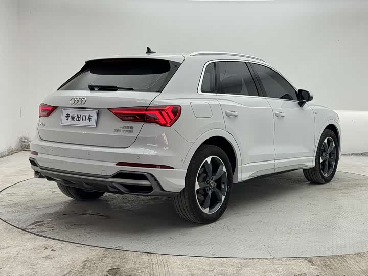 Audi Q3 2023 35 TFSI (1.4 T) — фото 9