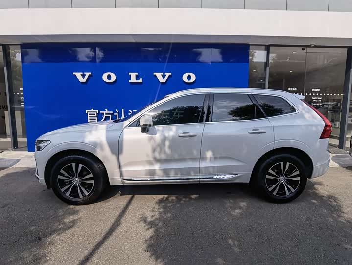 Volvo XC60 2025 B 5 4 WD — фото 4