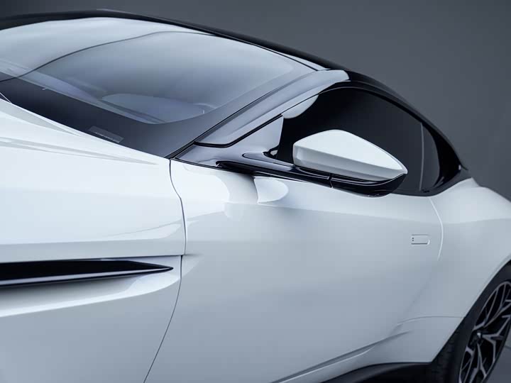 Aston Martin DB11 2019 4.0 T V 8 Coupe — фото 7
