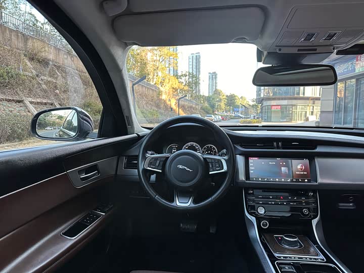 Jaguar XFL 2018 XFL 2.0 T 250 PS — фото 15