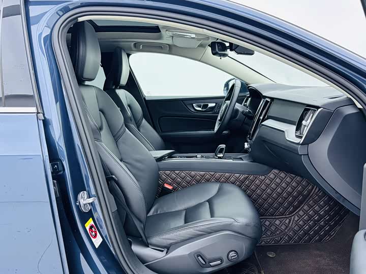 Volvo S60 2023 B 4 — фото 15