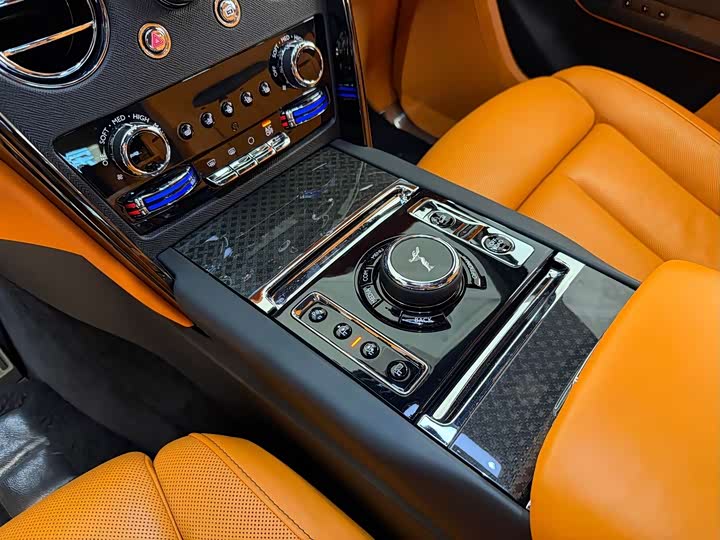 Rolls-Royce Cullinan — фото 10