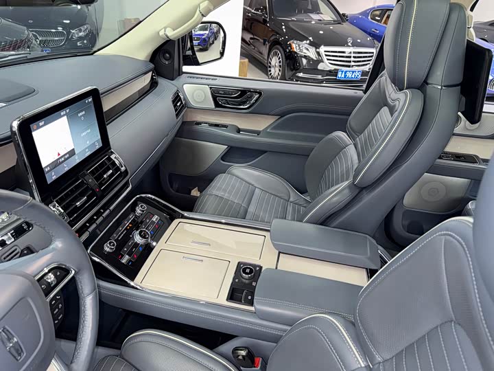 Lincoln Navigator — фото 9