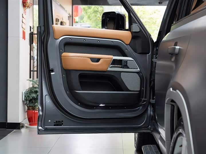 Land Rover Defender — фото 12