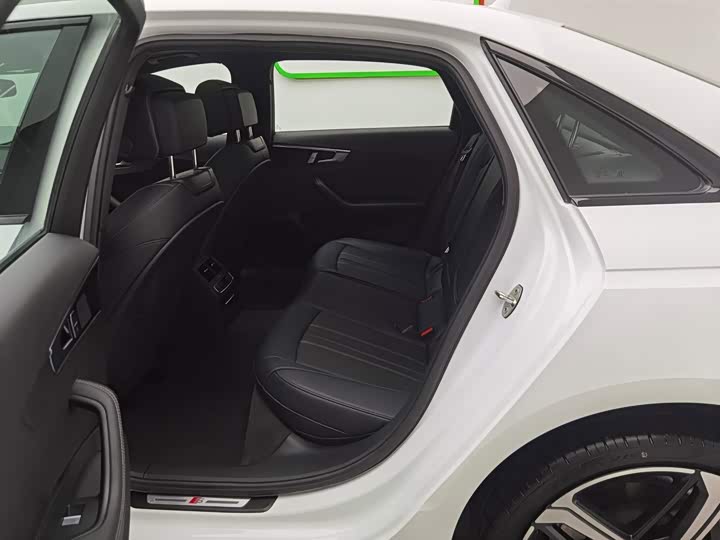 Audi A4L 40 TFSI люкс-динамик — фото 15