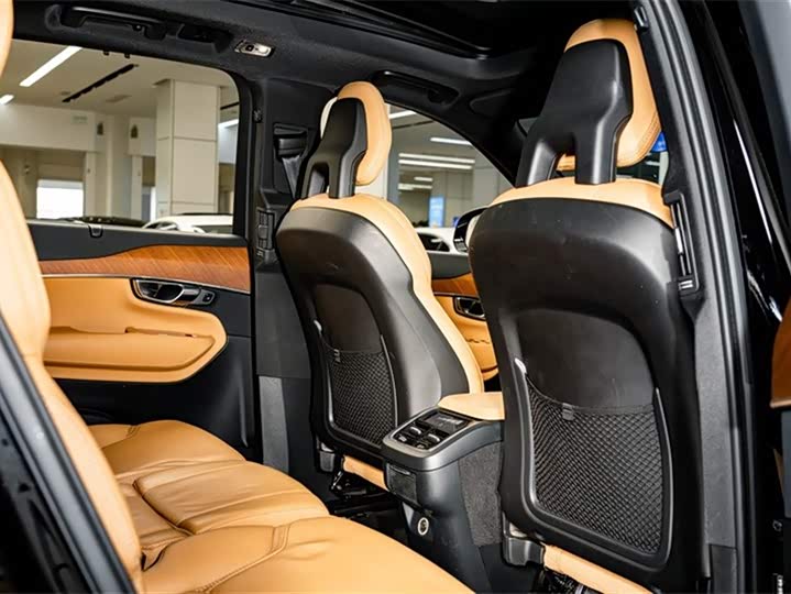 Volvo XC90 2018 T 6 7 — фото 25