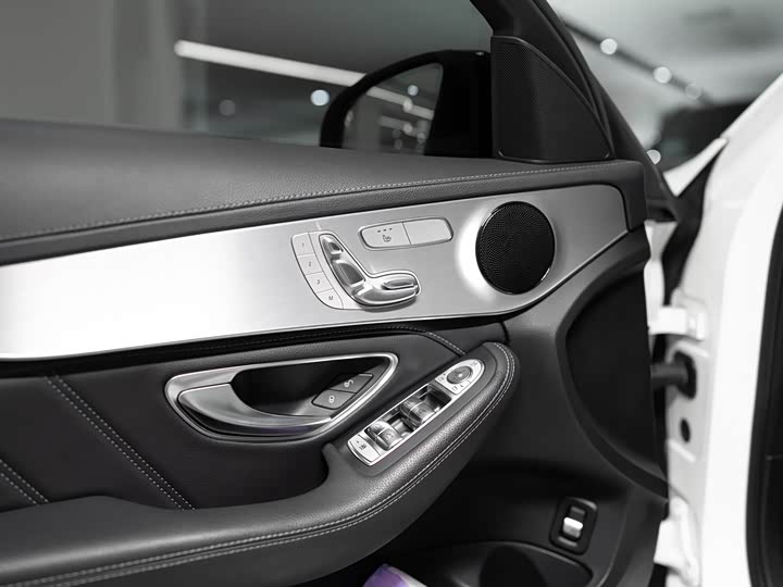 Mercedes-Benz C-Class 2019 AMG C 63 — фото 11