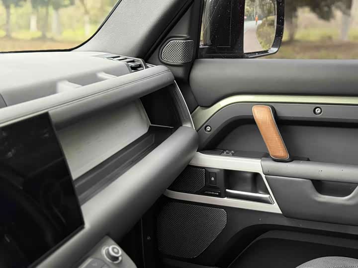 Land Rover Defender — фото 12