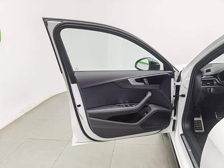 Audi A4L 40 TFSI люкс-динамик — фото 8