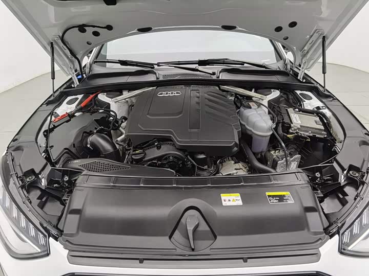 Audi A4L 40 TFSI люкс-динамик — фото 6