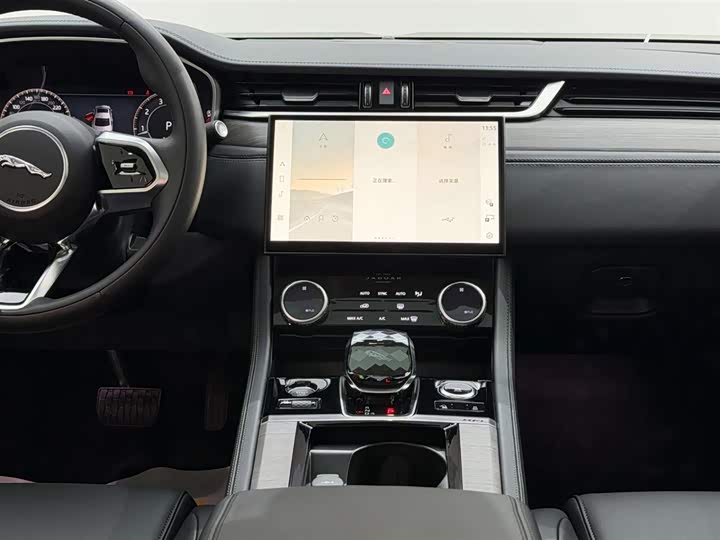 Jaguar XFL 2023 XFL 2.0 T P 200 2 WD — фото 25
