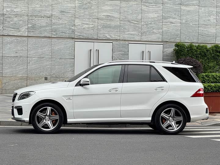 Mercedes-Benz M-Class 2014 AMG ML 63 — фото 15