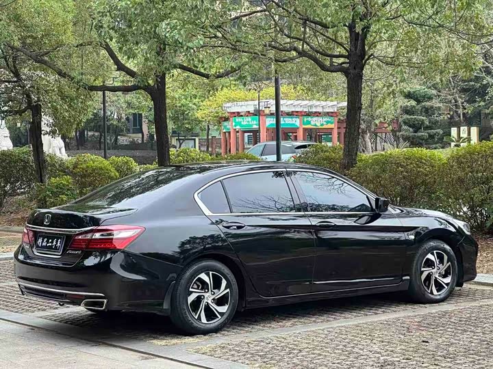 Honda Accord — фото 5
