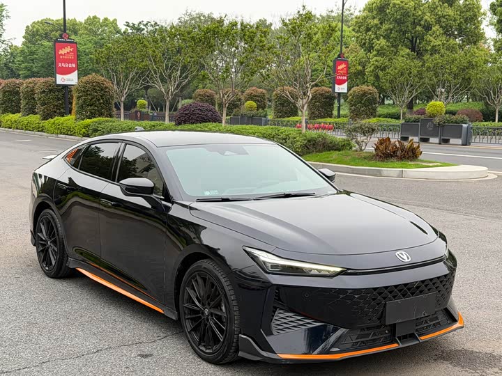 Changan UNI-V 2024 1.5 T Sport — фото 3