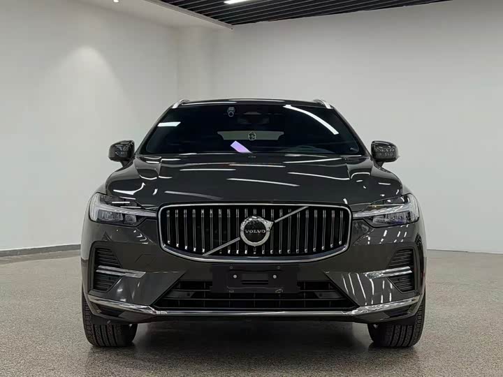 Volvo XC60 2022 B 5 4 WD — фото 2
