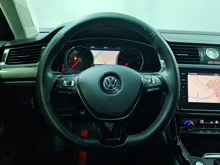 Volkswagen Phideon — фото 11