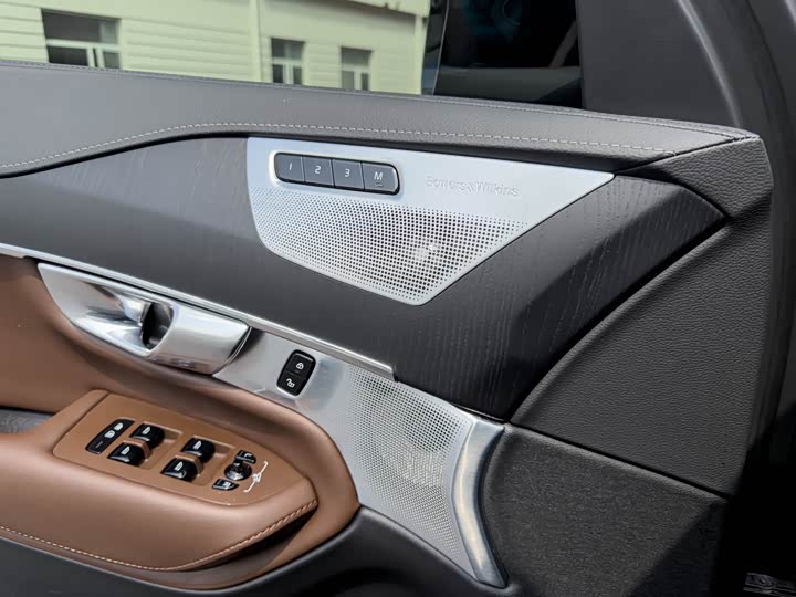 Volvo XC90 2021 B 6 7 — фото 16